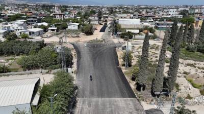 Antakya Küçükdalyan Mahallesi’nde Hatay Büyükşehir Belediyesi’nin yürüttüğü beton asfalt çalışmaları