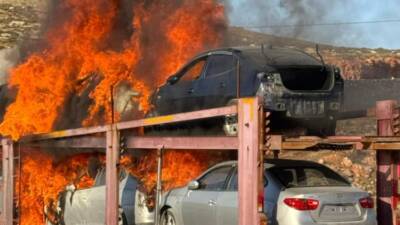 Hatay’ın Reyhanlı ilçesindeki Cilvegözü Sınır Kapısı’nda Suriye’ye geçiş için bekleyen