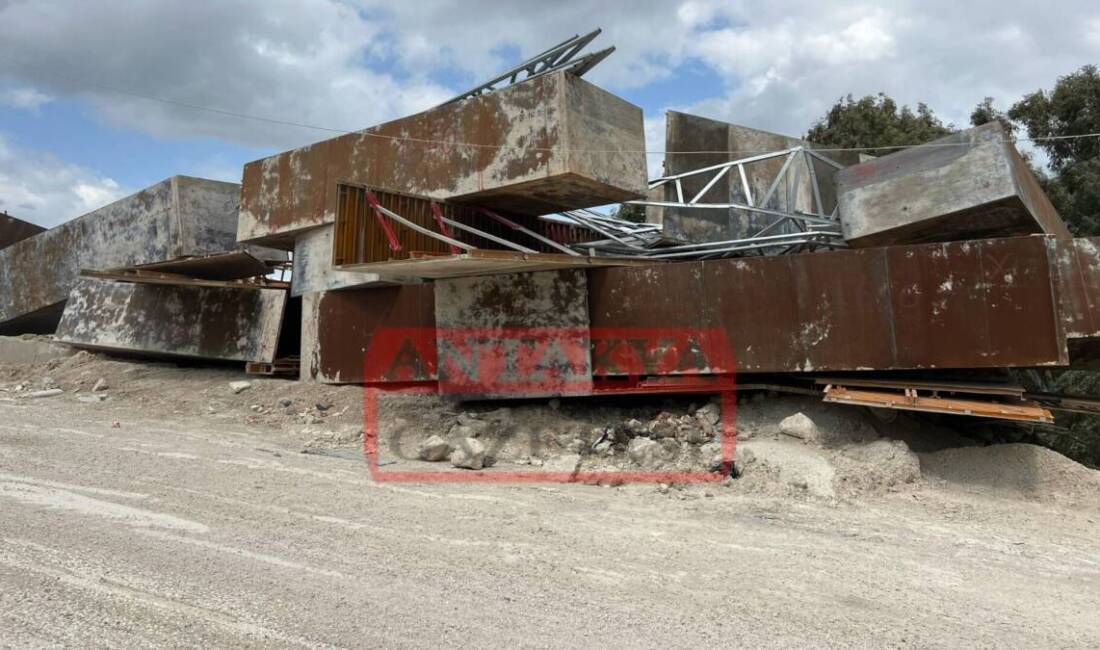 Defne’de Tehlike Saçan Yığın Can Güvenliğini Yok Sayıyor Hatay’ın Defne ilçesinde Mehmet Yeloğlu Köprüsü’nden Eski Kapalı Spor Salonu’na