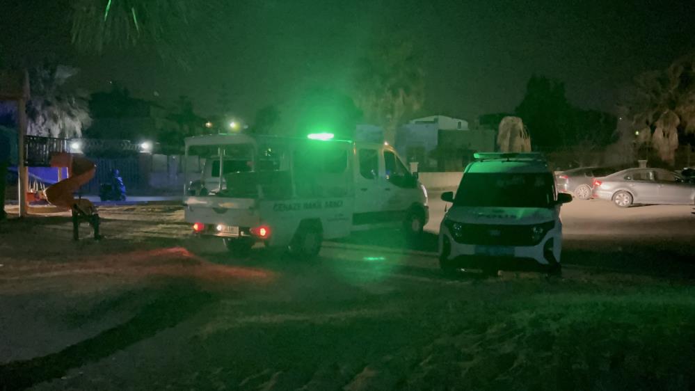 Hatay’ın Arsuz ilçesinde sahilde balık tutan Bedri A., oltasına takılan