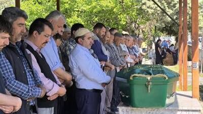 Dörtyol’da eşi tarafından baltayla öldürülen Zeynep S’nin cenazesi toprağa verildi.