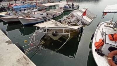Hatay’ın İskenderun ilçesinde bulunan balıkçı barınağında yaşanan vinç kazasında iki