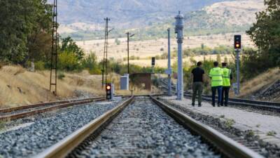 Ulaştırma ve Altyapı Bakanı Abdulkadir Uraloğlu, demir yolu projelerinde yerlilik