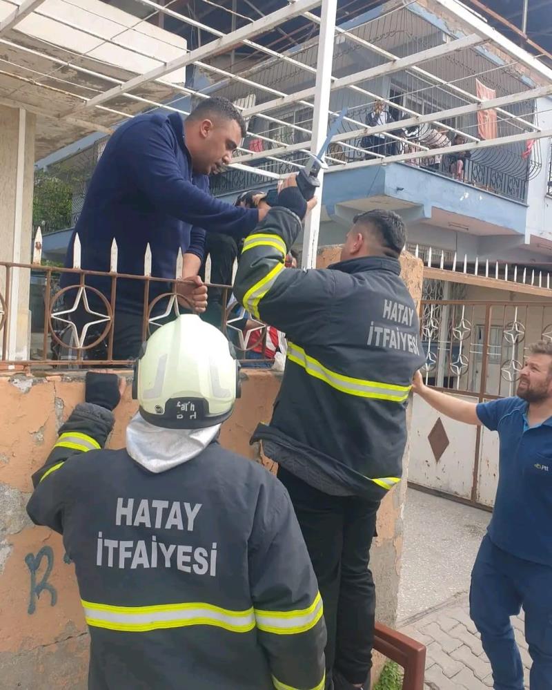 Hatay'ın Antakya ilçesinde, oyun oynarken dengesini kaybeden bir çocuğun kolu