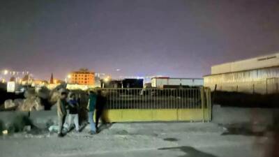 Hatay’ın Antakya ilçesinde bir hurdacı dükkanında çıkan yangın paniğe yol