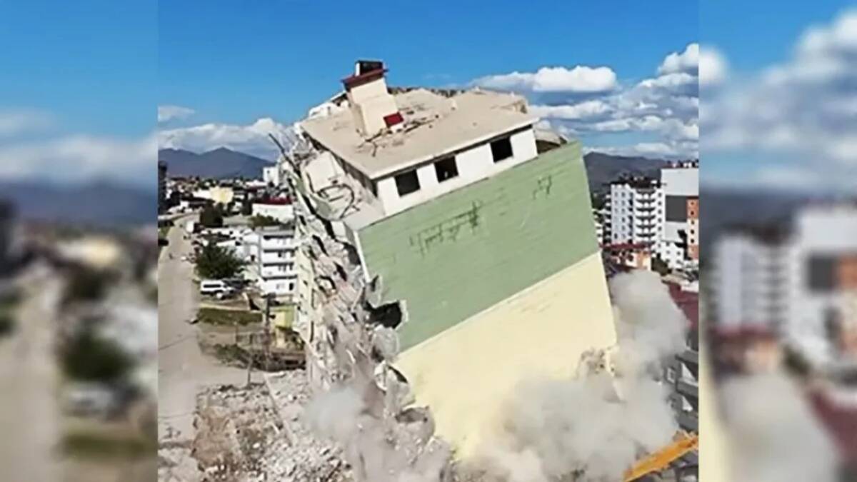 Hatay’ın Hassa ilçesinde yer alan 9 katlı bina, iş makinesinin
