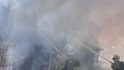 Hatay’ın merkez Antakya ilçesinde akşam saatlerinde 3 katlı bir binada