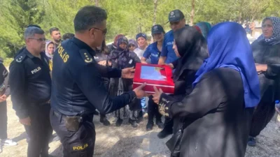 Hatay’ın İskenderun ilçesinde görev yaparken geçirdiği kalp krizi sonucu hayatını