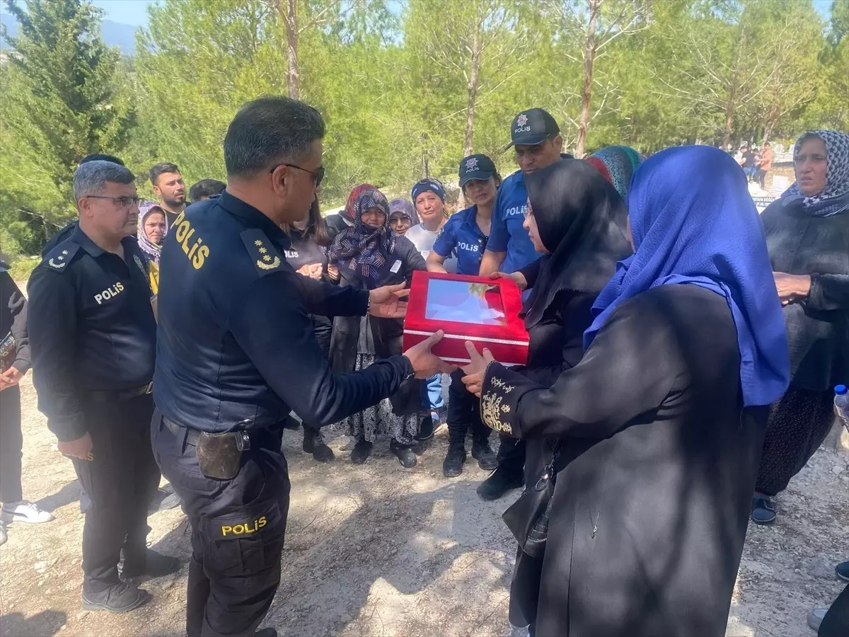 Hatay’ın İskenderun ilçesinde görev yaparken geçirdiği kalp krizi sonucu hayatını