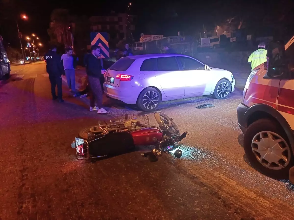 Hatay’ın Belen ilçesinde otomobil ile motosikletin çarpışması sonucu meydana gelen