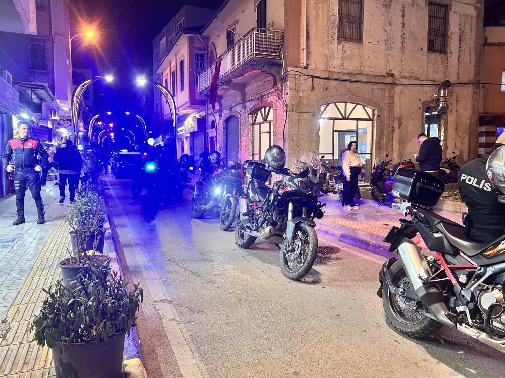 Hatay’ın İskenderun ilçesinde, polis ekipleri şehir genelinde huzur ve güvenliği