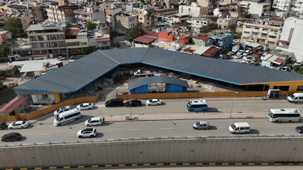 Hatay’ın İskenderun ilçesinde inşası süren Dönerciler Çarşısı projesinde geri sayım