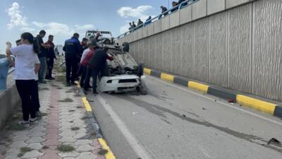 Hatay’ın İskenderun ilçesinde kontrolden çıkan otomobil takla atarak ters döndü.