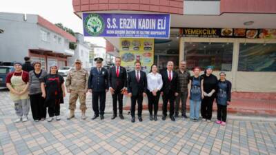 Hatay Valisi Mustafa Masatlı, Erzin Kadın Eli Kooperatifi'ni ziyaret ederek,