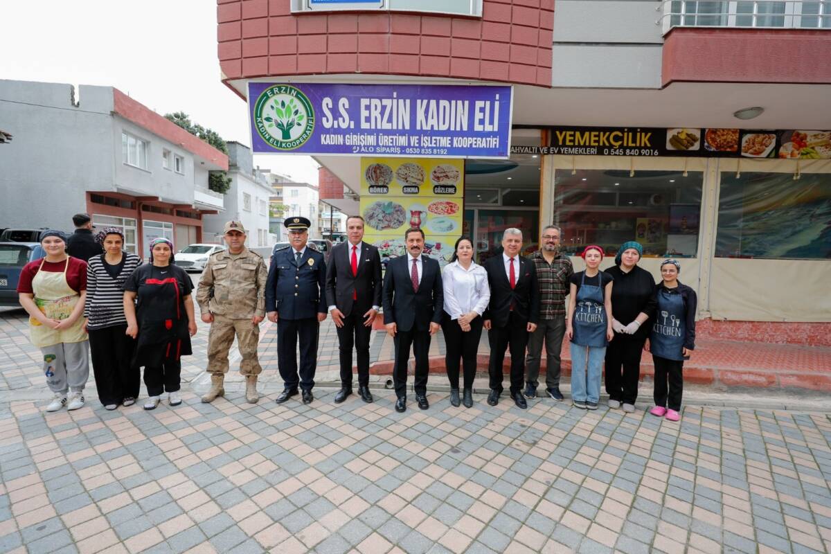 Hatay Valisi Mustafa Masatlı, Erzin Kadın Eli Kooperatifi'ni ziyaret ederek,
