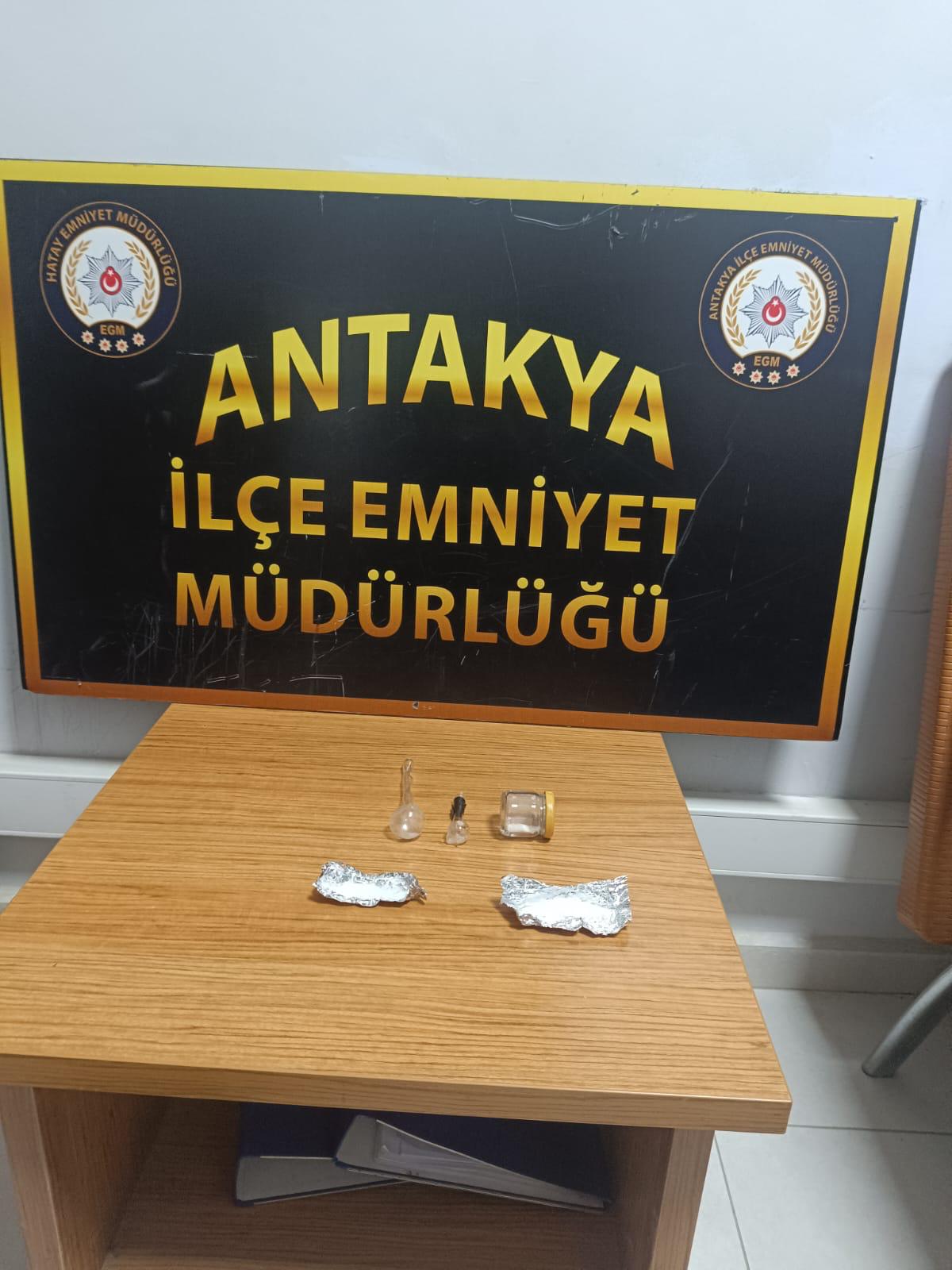 Hatay Emniyet Müdürlüğü, Antakya Narlıca Mahallesi’nde gerçekleştirdiği operasyonda bir aracı