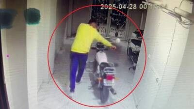 Hatay’ın Reyhanlı ilçesinde yaşanan hırsızlık olayı, güvenlik kamerasına saniye saniye