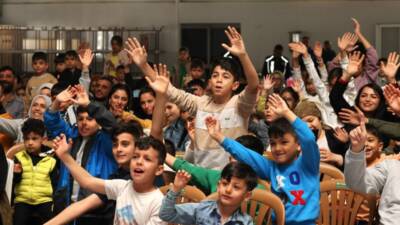 Hatay Büyükşehir Belediyesi (HBB), çocukların kültürel gelişimlerini desteklemek ve tiyatro