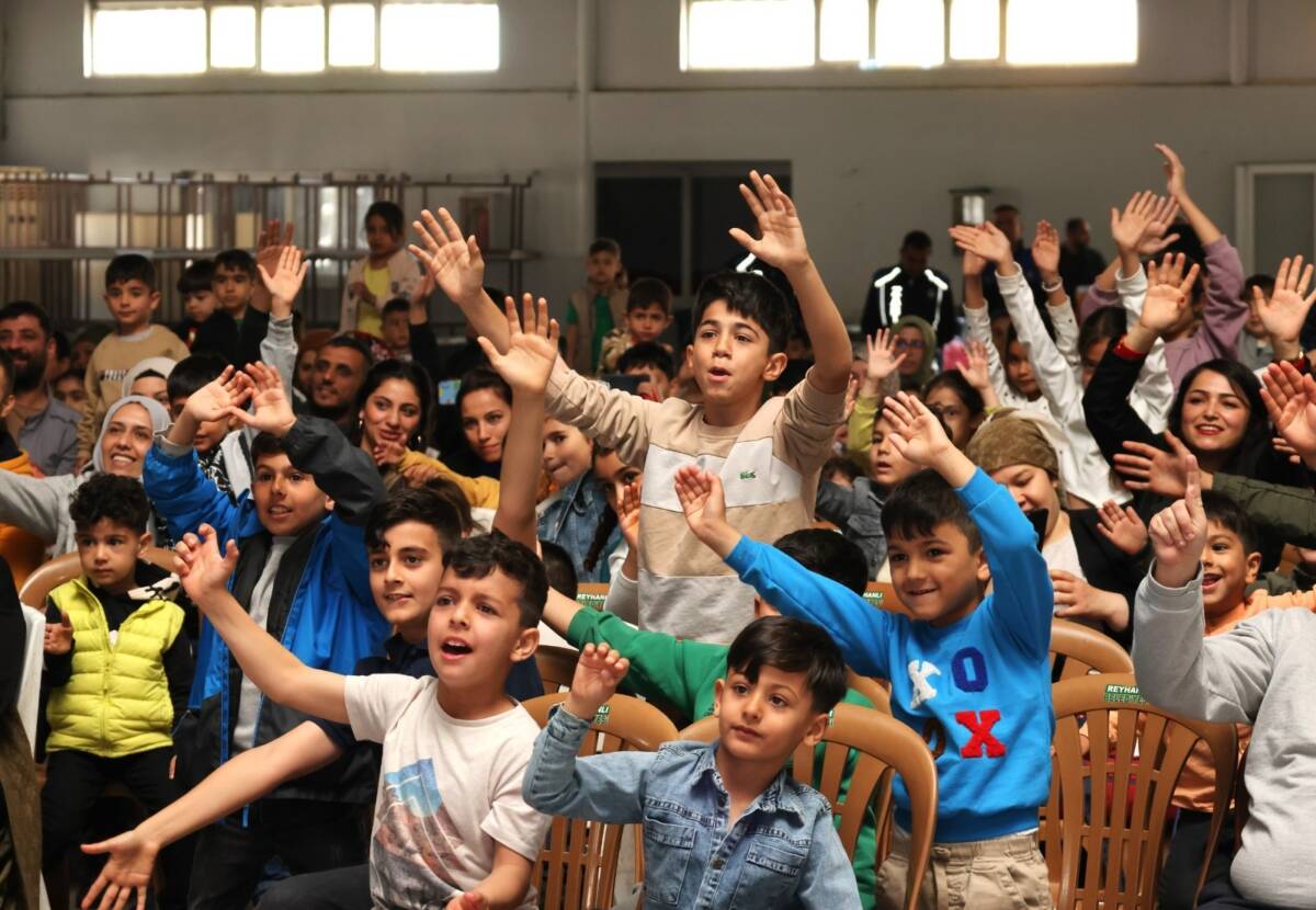 Hatay Büyükşehir Belediyesi (HBB), çocukların kültürel gelişimlerini desteklemek ve tiyatro