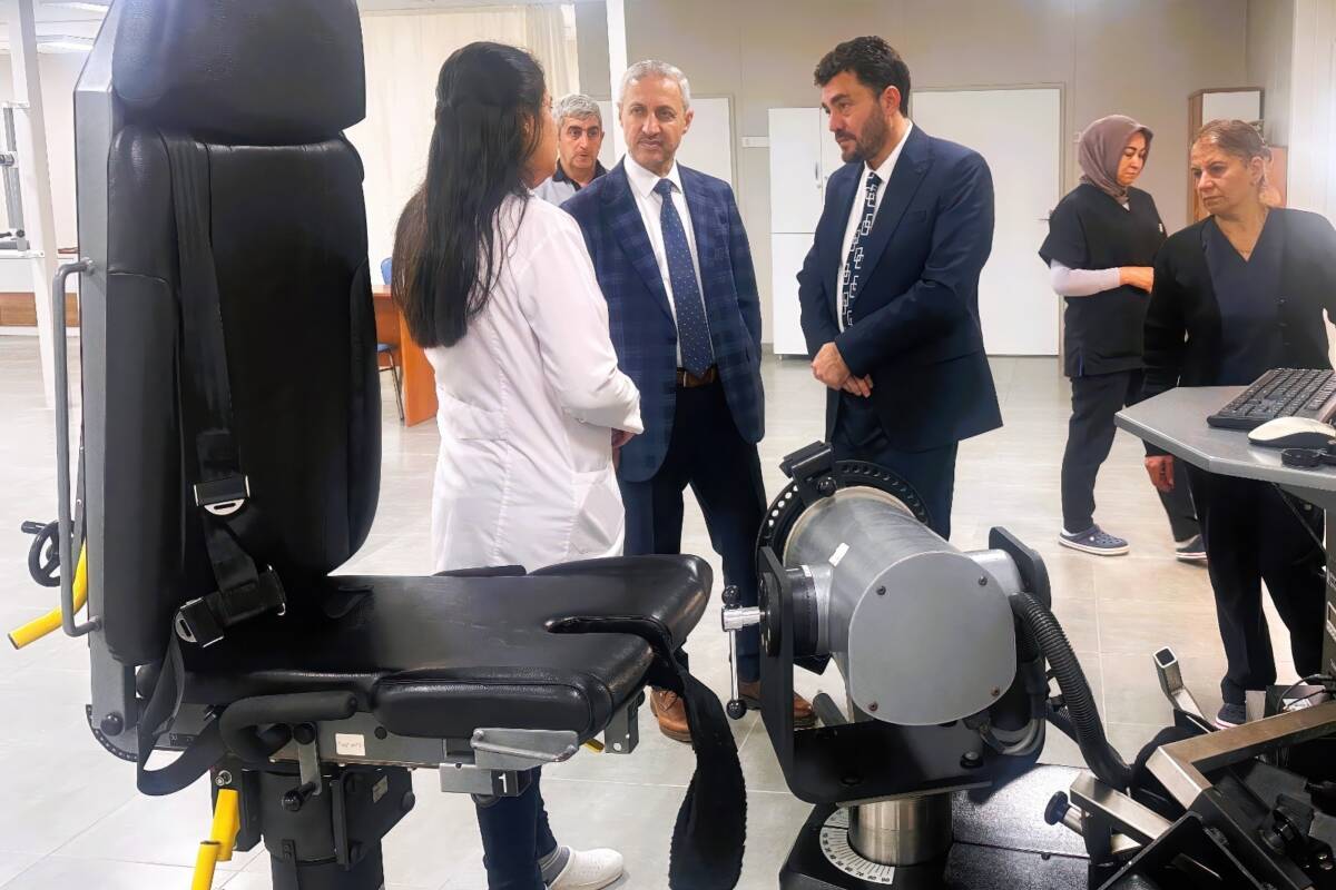 Rektör Prof. Dr. Veysel Eren, Tayfur Sökmen Kampüsü’nde yer alan