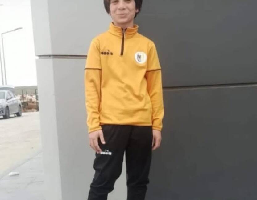 Samandağlı Genç Yetenek Galatasaray’a Davet Edildi Samandağlı genç futbolcu Rüzgar Hüzmeli, sergilediği üstün performansla Galatasaray altyapısına