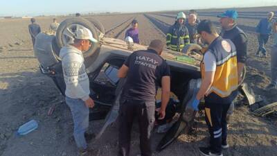 Hatay’ın Kırıkhan ilçesinde meydana gelen trafik kazasında takla atan otomobilde