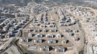 Hatay’daki TOKİ konutları, depremzedelere umut olmuştu, ancak teslim edilen evlerdeki