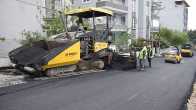 Hatay Büyükşehir Belediyesi (HBB), Belen ilçesi Sarımazı Mahallesi’nde yürüttüğü asfalt