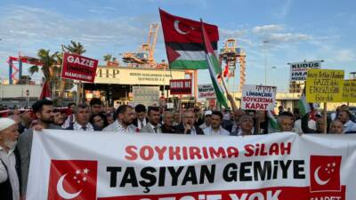 Mersin’de Saadet Partisi’nin düzenlediği protesto gösterisi, İsrail’e mühimmat taşıdığı iddia