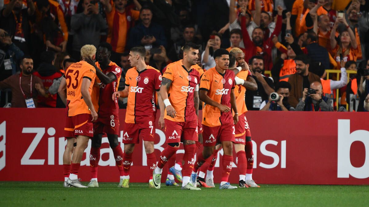 Kalyon Stadyumu’nda oynanan Ziraat Türkiye Kupası Finali’nde Galatasaray, Trabzonspor karşısında