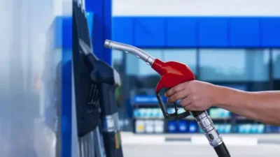 Petrol fiyatlarındaki küresel dalgalanma ve döviz kurundaki yükseliş, Türkiye’de akaryakıt