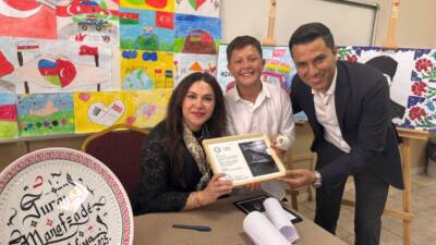 Azerbaycanlı ünlü piyanist Turan Manafzade, Hatay’ın merkez ilçesi Antakya’da depremzede