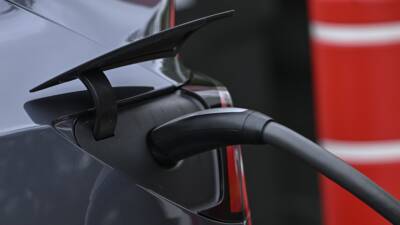 Küresel ticaret belirsizliklerine ve jeopolitik gerilimlere rağmen, elektrikli araç (EV)