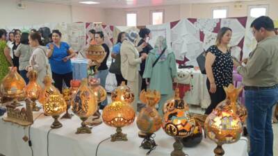 Hatay’ın Samandağ ilçesinde Halk Eğitimi Merkezi tarafından yıl sonu sergisi