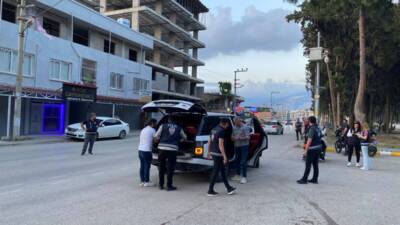 İskenderun İlçe Emniyet Müdürlüğü ekipleri, kent genelinde asayişin sağlanması ve