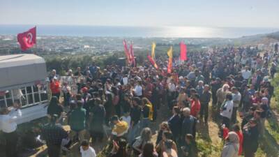 Samandağ’ın Mağaracık Mahallesi’nde yaşayan yurttaşlar, deprem sonrası tapulu arazilerine el