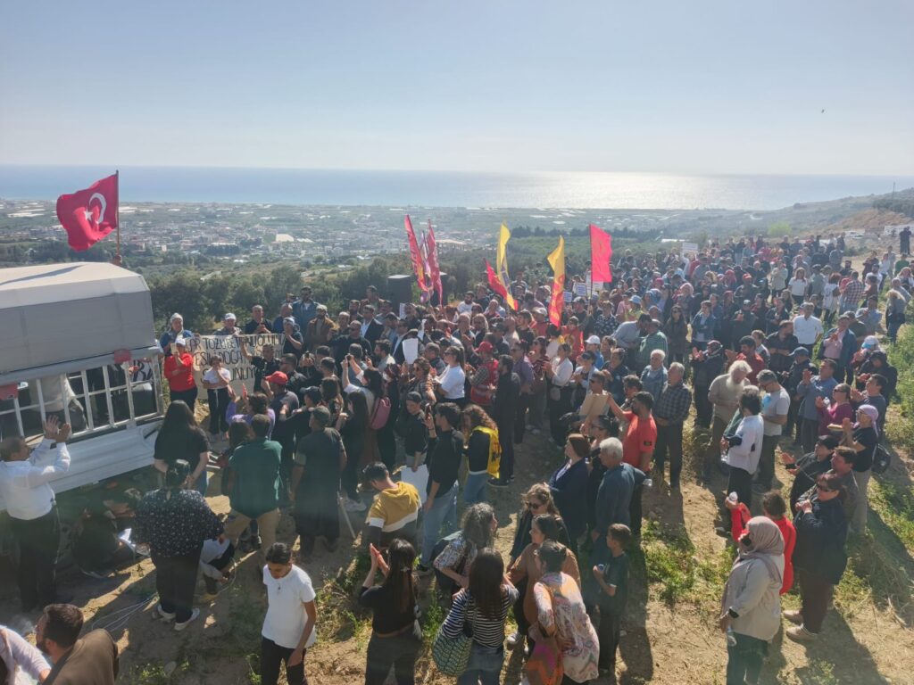 Samandağ’ın Mağaracık Mahallesi’nde yaşayan yurttaşlar, deprem sonrası tapulu arazilerine el
