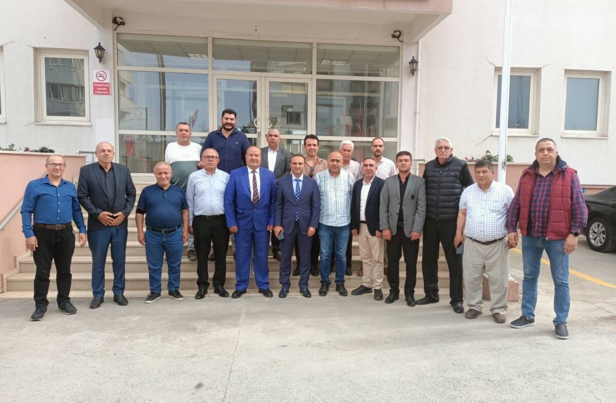 İskenderun İlçe Emniyet Müdürü Nevzat Güneş, Muhtarlar Derneği üyelerini makamında