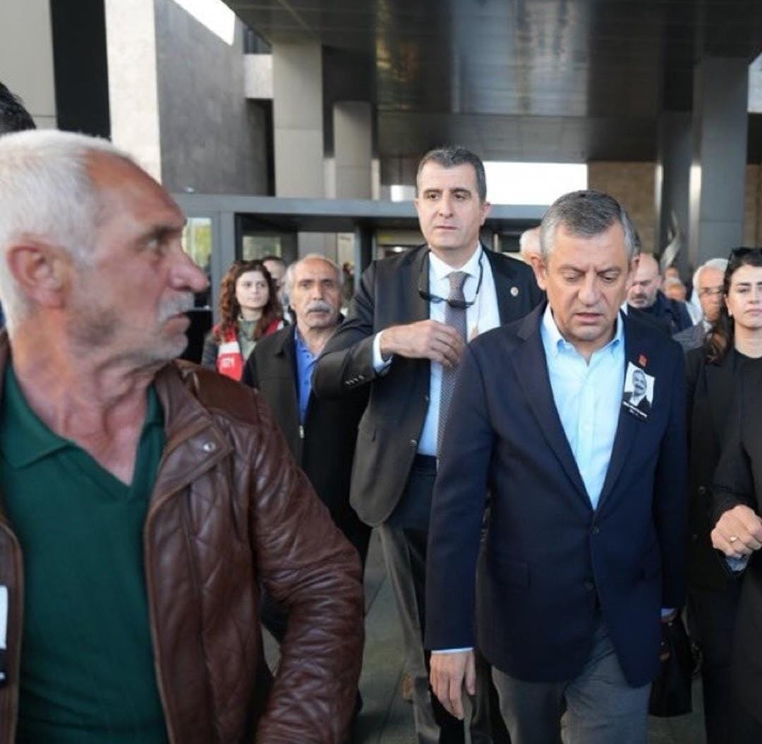 Cumhuriyet Halk Partisi (CHP) Genel Başkanı Özgür Özel’e, İstanbul Atatürk