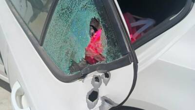 Hatay’ın Antakya ilçesinde bir otomobil, kimliği belirsiz kişi ya da