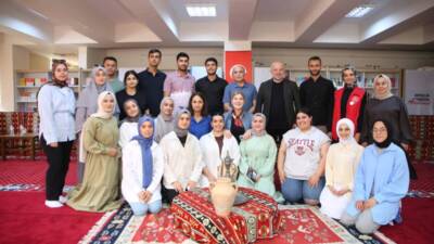   Hatay’ın Antakya ilçesinde, depremzede gençlere yönelik düzenlenen medya eğitimi