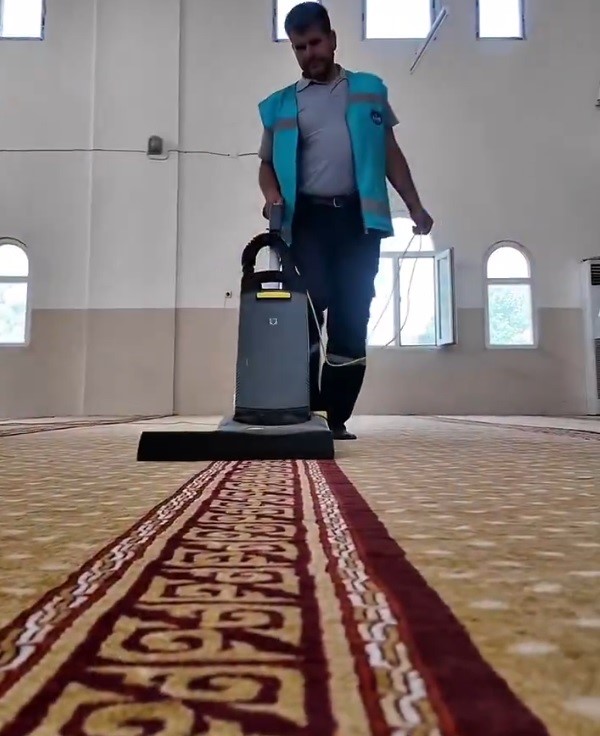 Antakya Belediyesi, kent genelindeki 95 mahallede ihtiyaçlara yönelik çalışmalarını aralıksız