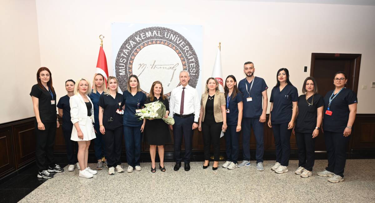 12-18 Mayıs Hemşirelik Haftası dolayısıyla Üniversite Hastanesi’nde görev yapan hemşireler,