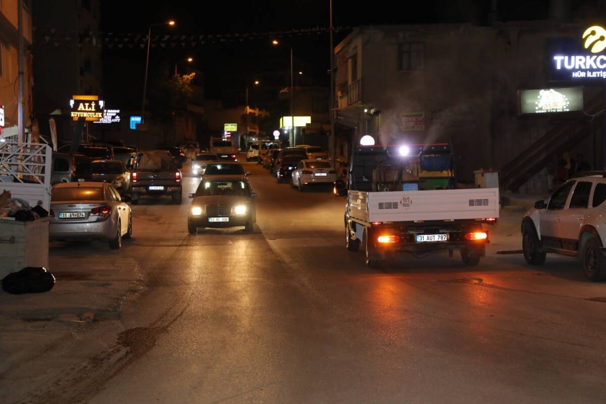 Hatay Büyükşehir Belediyesi (HBB), artan sıcaklıklarla birlikte haşere ve sineklerle