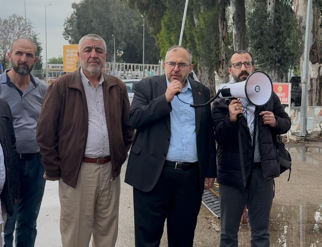 Adana’da İsrail’in Gazze’ye yönelik saldırılarına karşı protesto düzenleyen Filistin gönüllülerinin