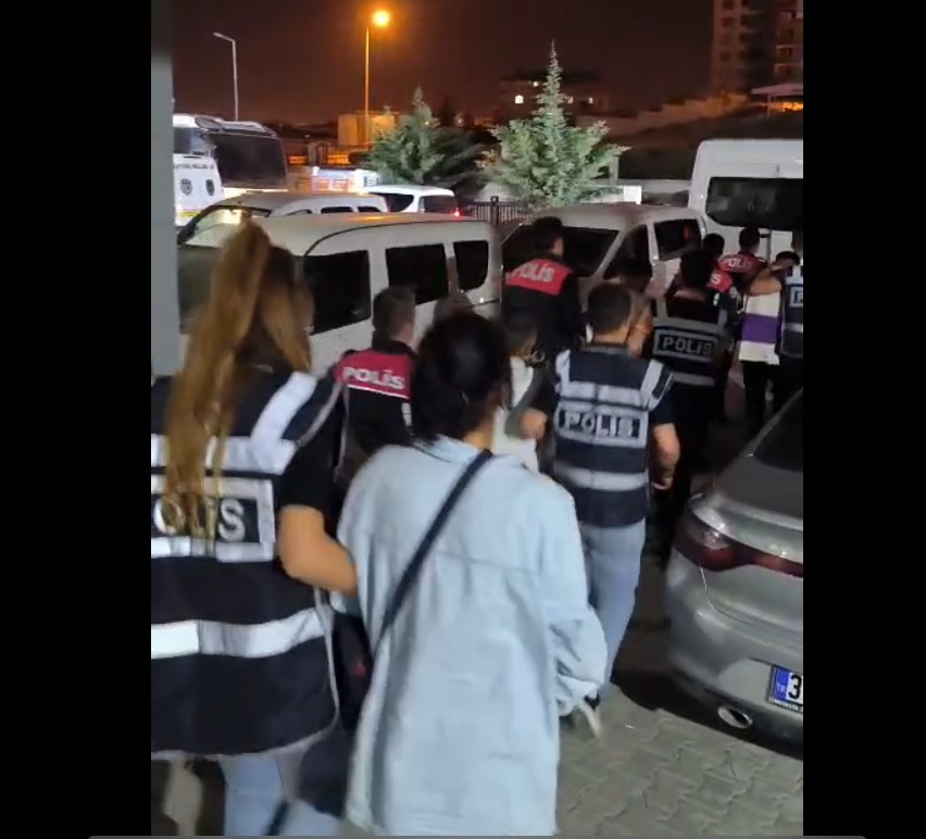 Hatay Emniyet Müdürlüğü’nün başarılı bir operasyonunda, bir konutta silahlı yağma