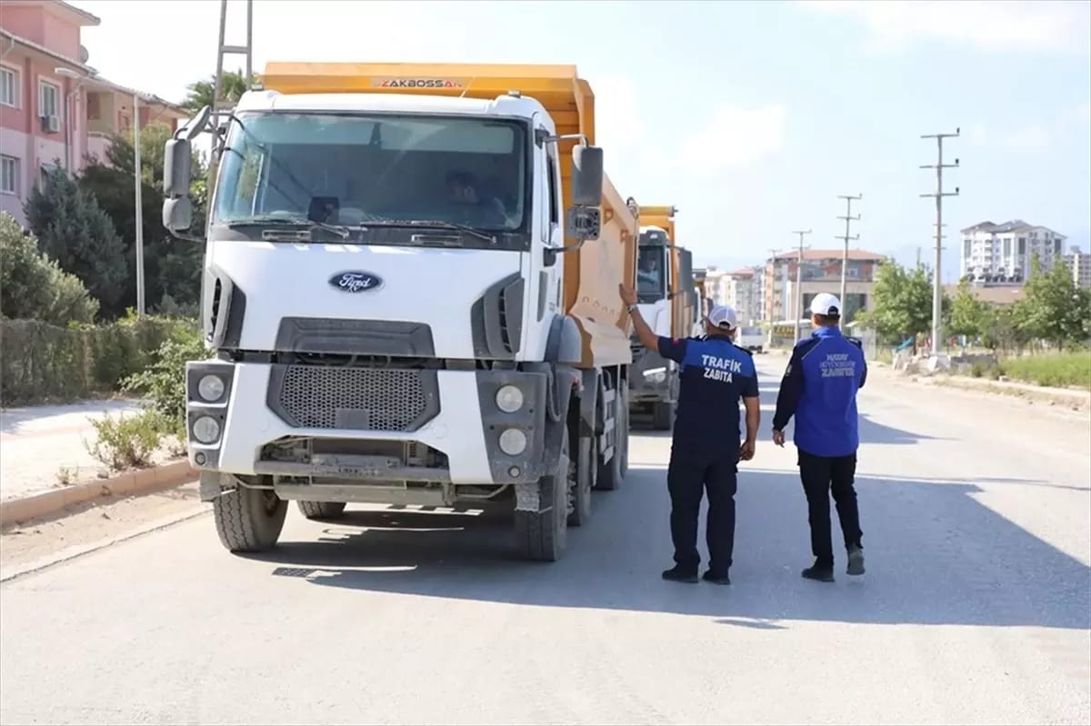 Hatay Büyükşehir Belediyesi Zabıta Dairesi Başkanlığı ekipleri, kent genelinde iş
