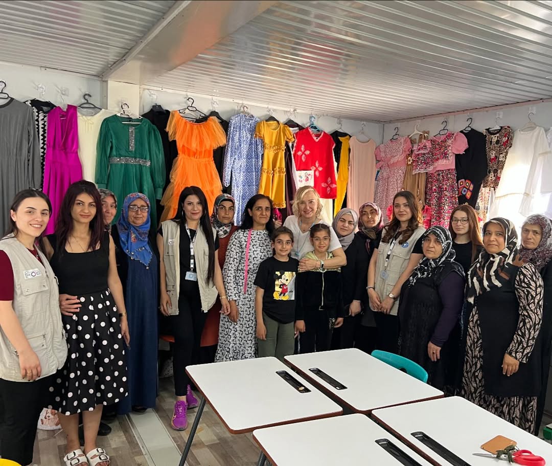 Türk tiyatro, sinema ve televizyon dünyasının sevilen ismi Berna Laçin,