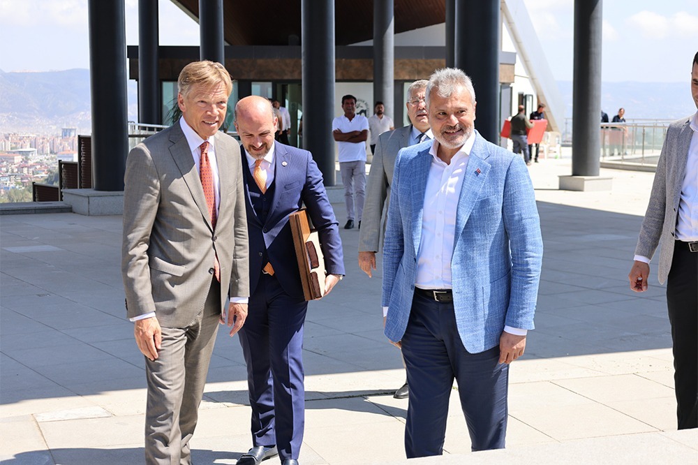 Hatay Büyükşehir Belediyesi (HBB) Başkanı Mehmet Öntürk, Hollanda’nın Ankara Büyükelçisi