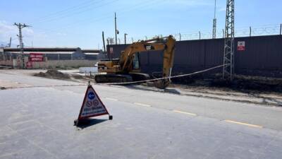 Hatay’ın İskenderun ilçesinde yürütülen yol çalışması sırasında doğalgaz borusunda yaşanan